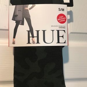 Hue NWT Camo leggings S/M